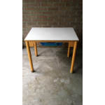 Vintage kindertafel nr 174